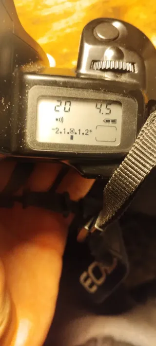 Canon eos 1000 F  Funzionante + batteria e tracoll