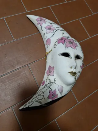 Maschera Veneziana Mezzaluna Dipinta Fiori Rosa