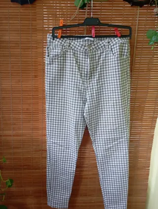 Pantalón cuadros mujer gris y blanco