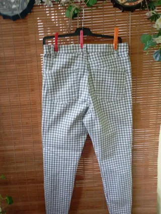 Pantalón cuadros mujer gris y blanco