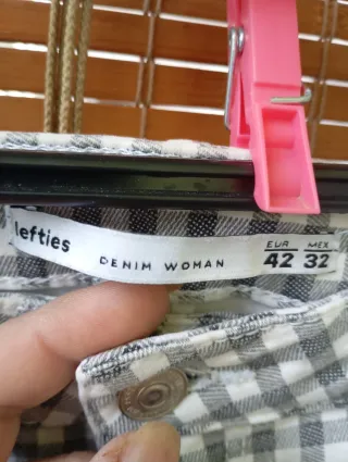 Pantalón cuadros mujer gris y blanco