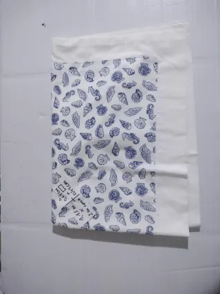 Tela con estampado de conchas marinas