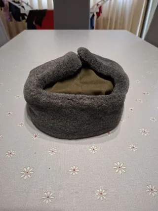 Gorra militar soviética con insignia