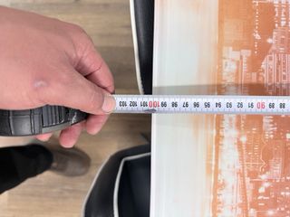 Mesa de comedor con sillas de cuero