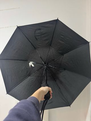 Paraguas negro grande