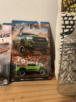 Hot Wheels 20’ Toyota Tacoma Plataforma