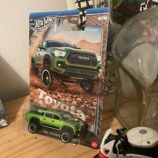 Hot Wheels 20’ Toyota Tacoma Plataforma