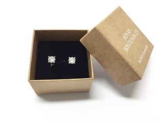 pendientes oro 18k con piedra con diamante de laboratorio