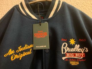Cazadora Stranger Things Pull&Bear Azul