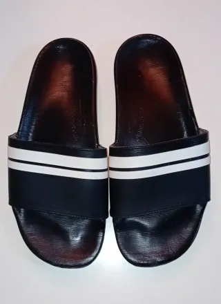 Chanclas Quiksilver Negras con Rayas Blancas