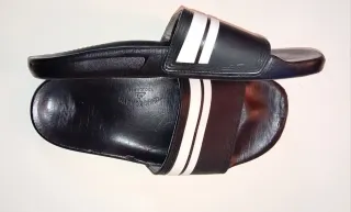 Chanclas Quiksilver Negras con Rayas Blancas