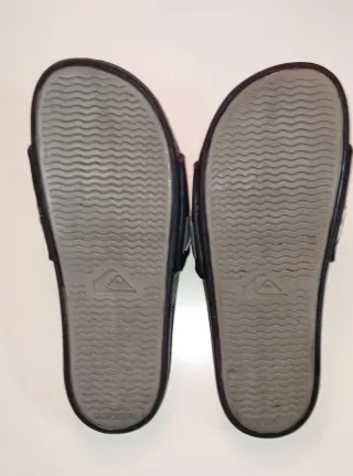 Chanclas Quiksilver Negras con Rayas Blancas