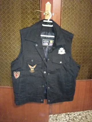 Chaleco vaquero negro con parches