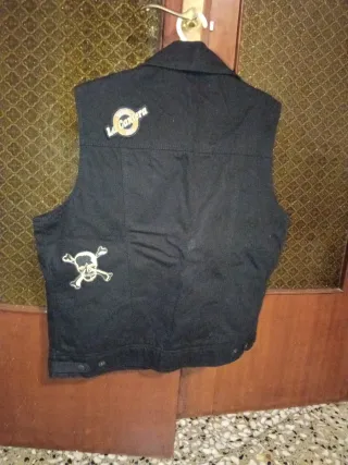 Chaleco vaquero negro con parches