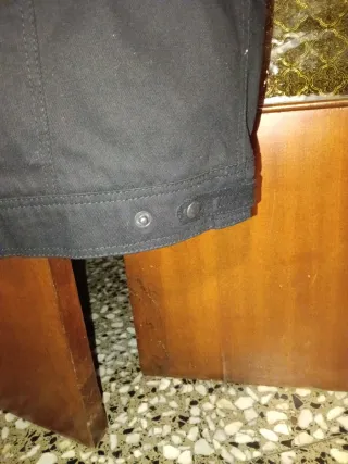 Chaleco vaquero negro con parches