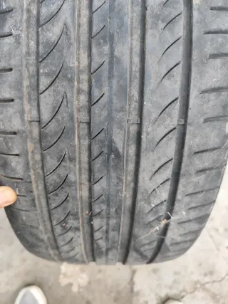 Neumático 235/40/18R