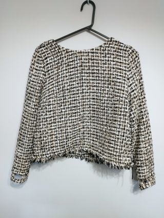 Chaqueta tweed de Zara estilo Channel, M
