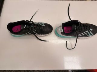 Zapatillas futsal negras y turquesa