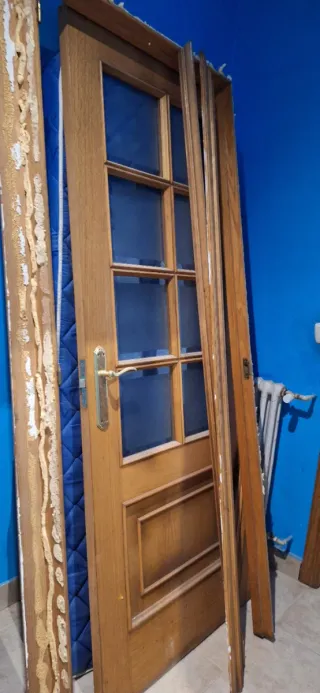 Puerta roble y cristal con marco