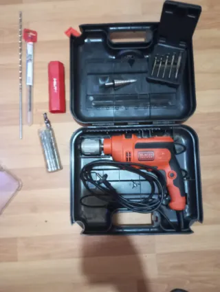 Taladro de pared y mano Black+Decker