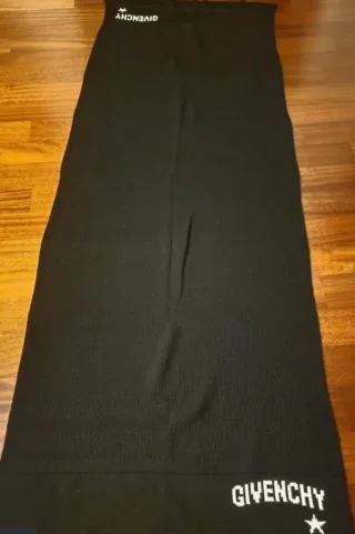 Scialle Givenchy in lana nero