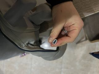 Massaggiatore schiena e collo grigio