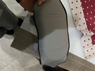 Massaggiatore schiena e collo grigio