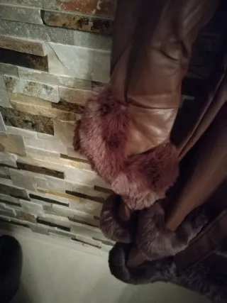 Abrigo marrón con pelo de excelente calidad,super