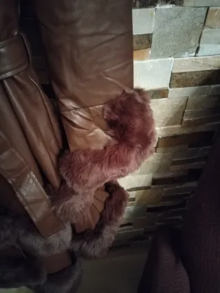 Abrigo marrón con pelo de excelente calidad,super