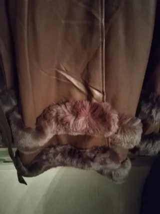 Abrigo marrón con pelo de excelente calidad,super