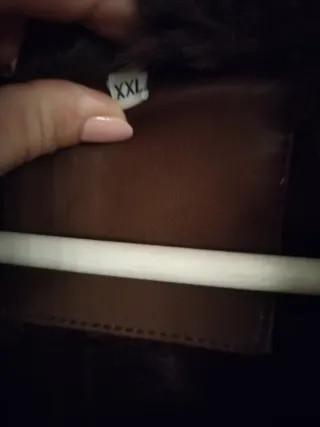 Abrigo marrón con pelo de excelente calidad,super