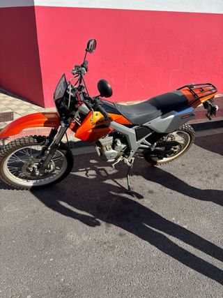 Moto: Derbi senda 4 tiempos.