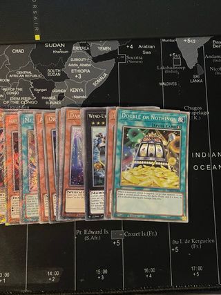 200 carte tutte le rarità tranne le 25 anniversary