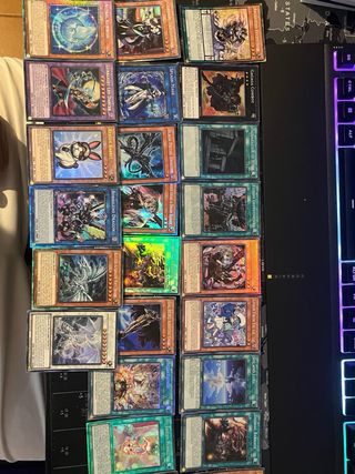 200 carte tutte le rarità tranne le 25 anniversary