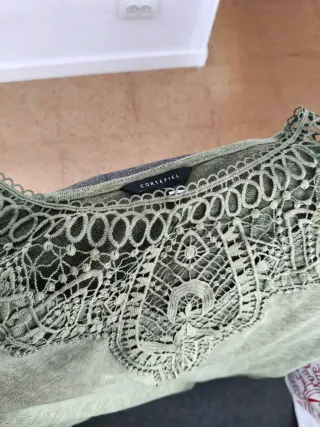 Blusa Cortefiel verde con encaje