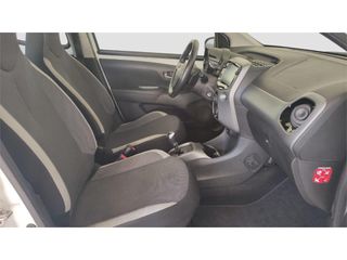 TOYOTA Aygo 5 Puertas x-play 70 Automático (x-shift)