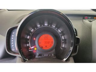 TOYOTA Aygo 5 Puertas x-play 70 Automático (x-shift)