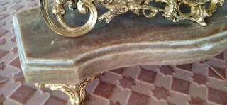 Reloj de sobremesa dorado antiguo