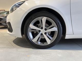 Peugeot 308 5p Allure 1.2 PureTech 96KW (130CV)