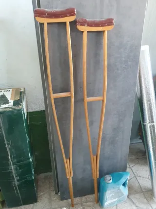 Muletas de madera clásicas – Buen estado