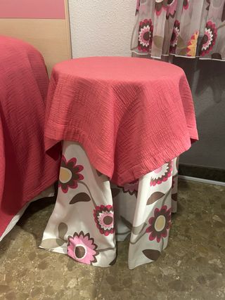 Mesita Noche Redonda Madera + Ropa