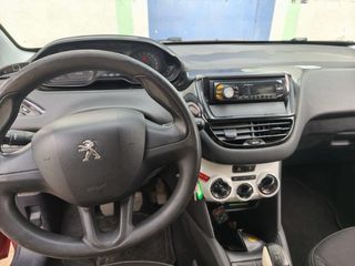 Peugeot 208 2014