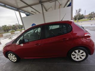 Peugeot 208 2014