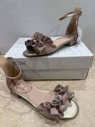 Sandalias Geox Doradas y Rosas con Volantes