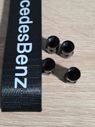 Llavero Mercedes Benz y Tapones Neumáticos
