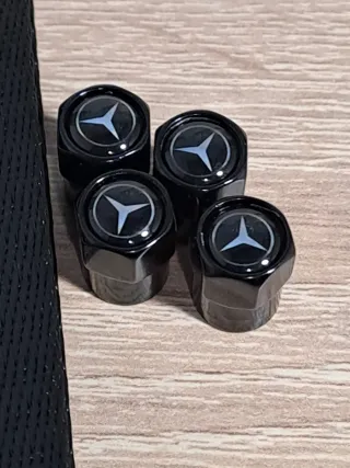 Llavero Mercedes Benz y Tapones Neumáticos