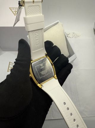 Reloj Guess Dorado con Cristales y Correa Blanca