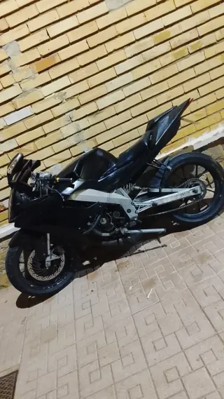 Moto Deportiva Negra