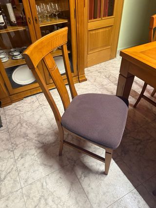 Mesa de madera maciza y 6 sillas