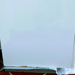 Mueble de baño con lavabo y grifo